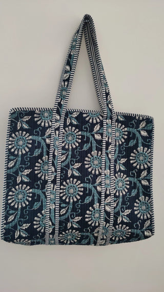 NAVY WHITE FLORAL TOTE