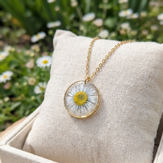 Daisy Framed Necklace