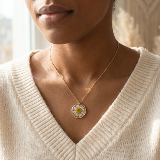 Daisy Framed Necklace