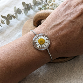 Daisy Framed Adjustable Bracelet