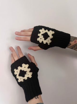 Merino Wool Gloves - Black and Cream