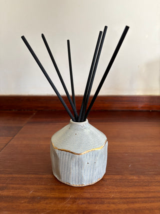 Refillable oil diffuser bottles