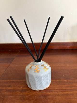 Refillable oil diffuser bottles