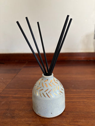 Refillable oil diffuser bottles