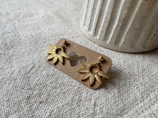 Leafy stud earrings