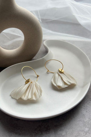 Lúthien Earrings - Pearlescent White