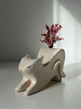 Large Stretching Cat Vase Matte white