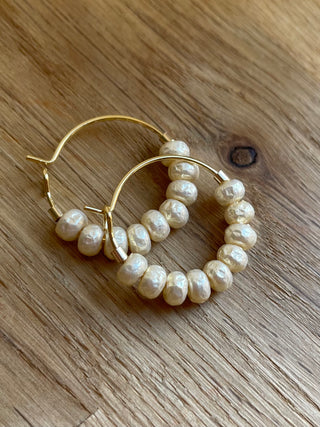 Medium big beaded gold hoops - pearl