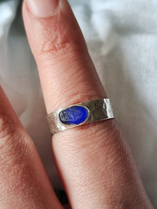 Sea Glass Ring - Hammered Band Size S