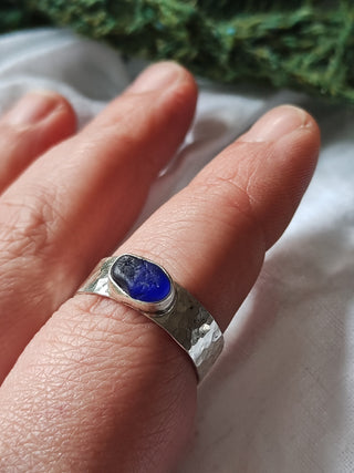 Sea Glass Ring - Hammered Band Size S