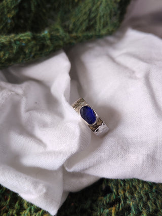 Sea Glass Ring - Hammered Band Size S