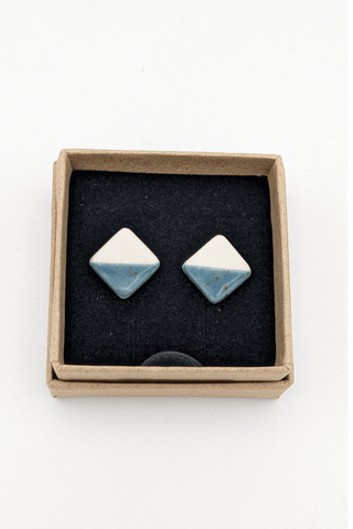 Stud earrings - Square blue speckle