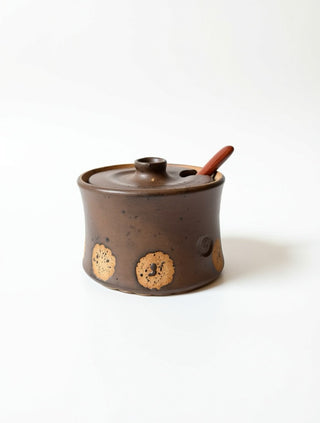 Spotty sugar/spice pot