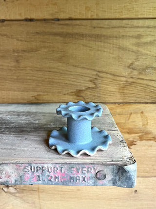 Single frilled candlestick