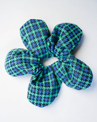 Flower scrunchie - Blue green houndstooth