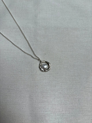 Pearl organic shape necklace