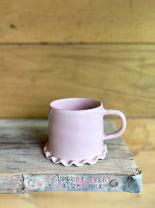 Frilled bottom mug