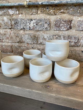 Thumb dimple cup - white